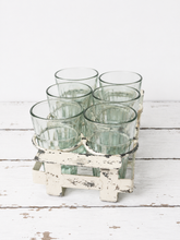 Indlæs billede til gallerivisning 6 gamle glas/vaser i metal holder med håndtag.
