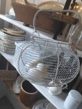 Indlæs billede til gallerivisning Ægge kurv - Hvid/ metal
