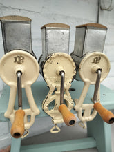 Indlæs billede til gallerivisning Gammel mandel hakker - 3
