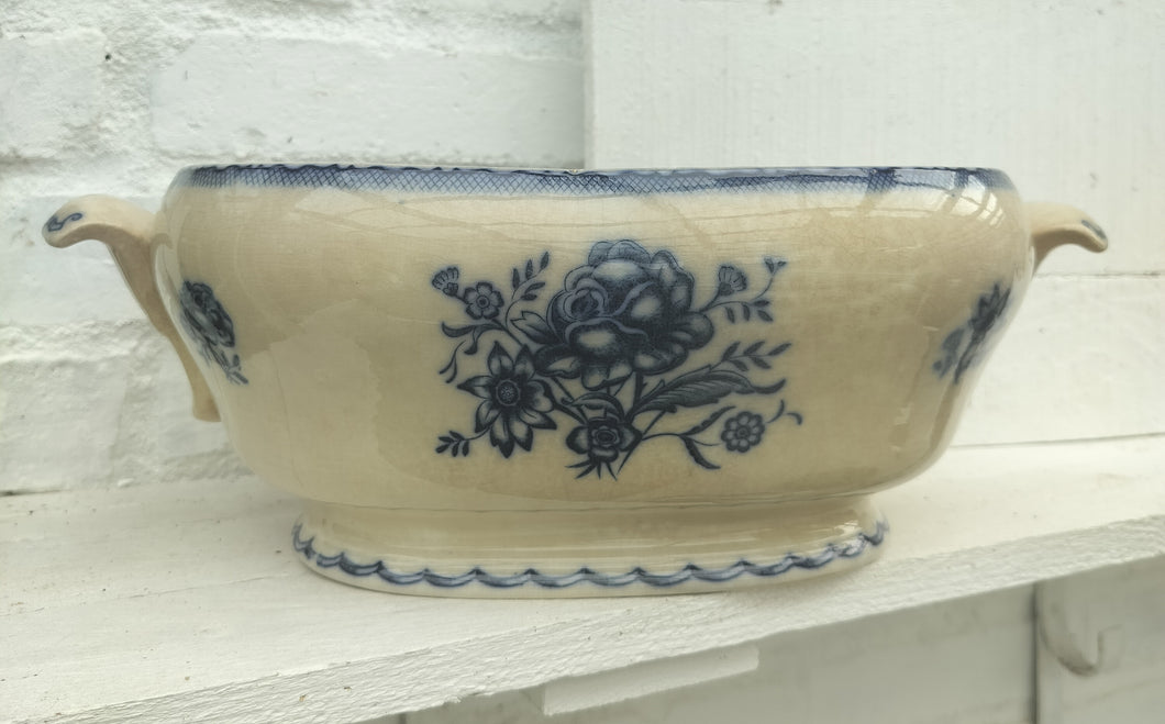 Gammel terrin m/ blå blomster