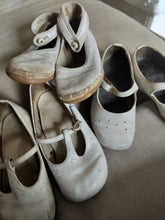 Indlæs billede til gallerivisning Gamle hvide børnesko - 3
