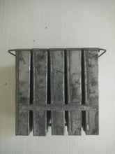 Indlæs billede til gallerivisning Charmerende isform i galvaniseret metal.
