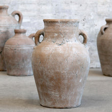 Indlæs billede til gallerivisning Terracotta krukke med hals og hank
