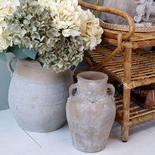 Indlæs billede til gallerivisning Terracotta krukke med hals og hank
