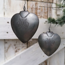 Indlæs billede til gallerivisning Hjerte i metal m/ monogram
